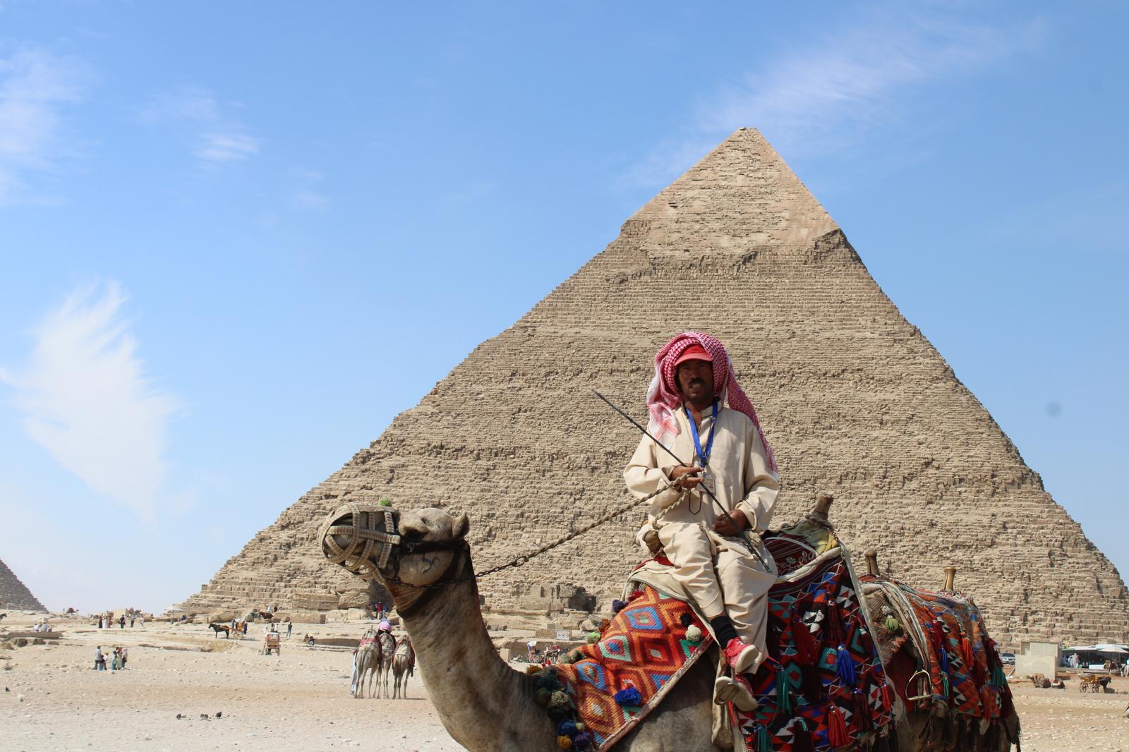 Cairo Day Trip by Plane: Pyramids & GEM